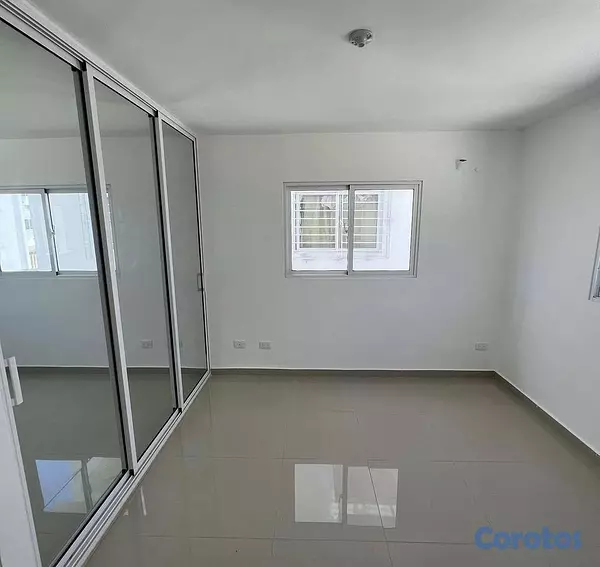 apartamentos - Apartamento Segundo Nivel en Villas Naco 4