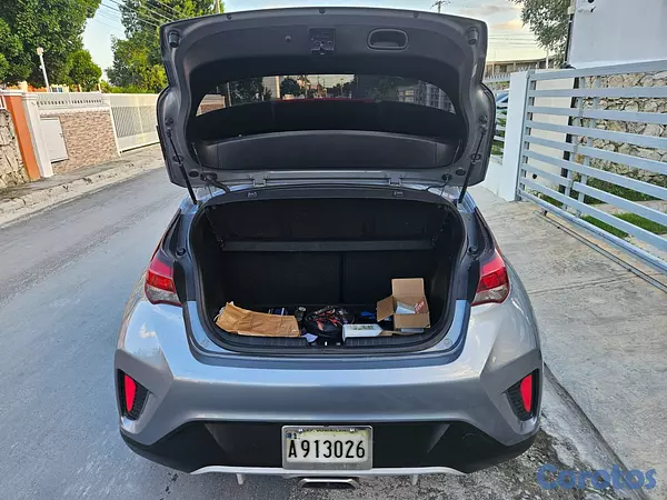 carros - Hyundai Veloster 2019, versión base, motor 2.0 nat 9