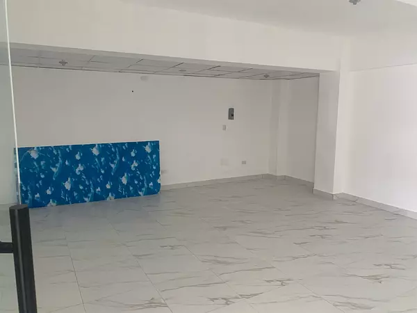 oficinas y locales comerciales - Local  en ensanche la Fe  3