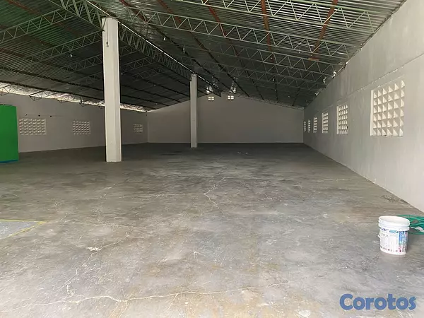 oficinas y locales comerciales - Alquilo Nave en la Luperón  3