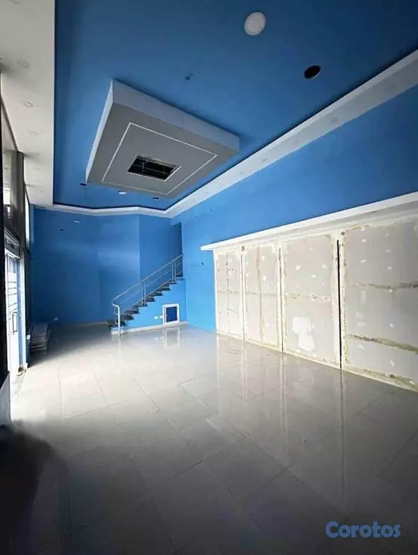 oficinas y locales comerciales - Local Comercial de 350mt2 metros en alquiler en El 3