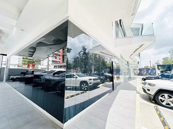 oficinas y locales comerciales - Local esquinero en Bella vista  2