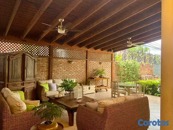 casas - Se vende amplia casa ubicada en la Castellana 10