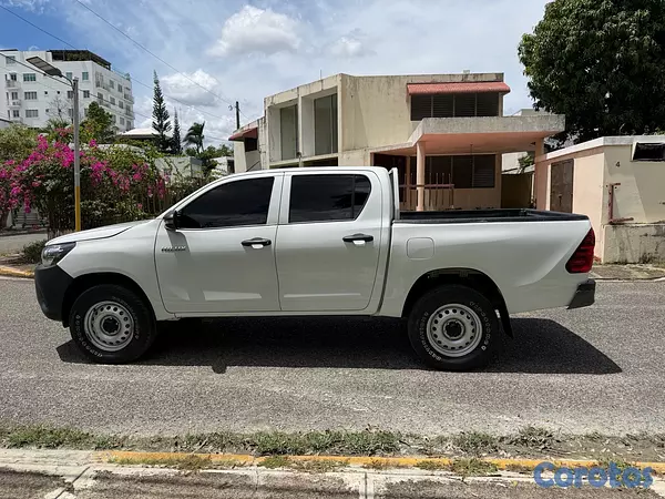 jeepetas y camionetas - Toyota Hilux  2