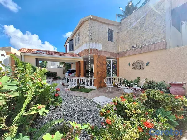 casas - Casa de 5 habitaciones 8 baños en venta en Colinas 3