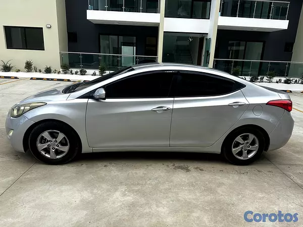 carros - HYUNDAI AVANTE 2014 9