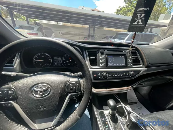 jeepetas y camionetas - Toyota higlander le 2015 5