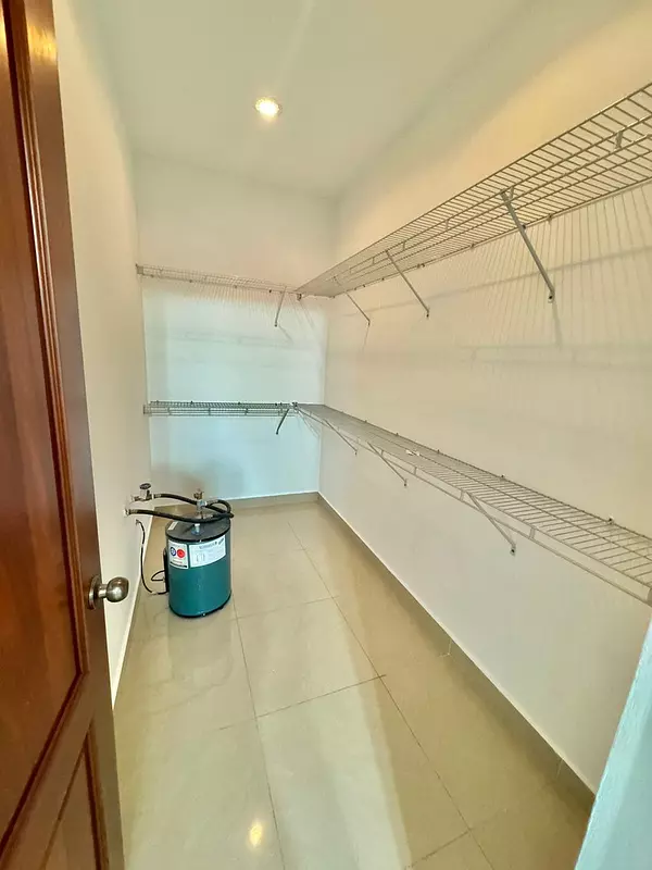 penthouses - Penthouse en Venta
BELLA VISTA SUR
USD 390,000.00
Mantenimiento: RD$8,000.00

 7
