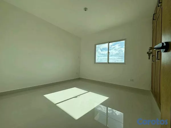 apartamentos - SE VENDE HERMOSO Y ESPACIOSO PRIMER NIVEL EN AVE. HISPANOAMERICANA, SANTIAGO 6