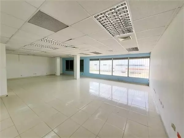 oficinas y locales comerciales - Local en primer nivel 258 m  9