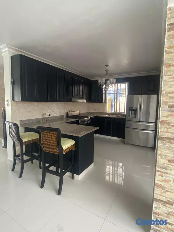 casas - VENDO CASA EN RESIDENCIALCERRADO DE 6 CASAS EN JUAN DOLIO A 5 MINUTOS DE LA PLA 2