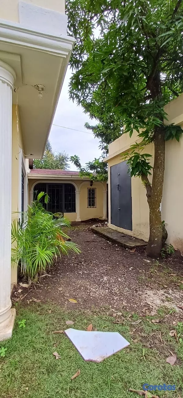 casas - venta de casa en Arroyo hondo viejo Distrito nacional Santo Domingo 555.46mts 5
