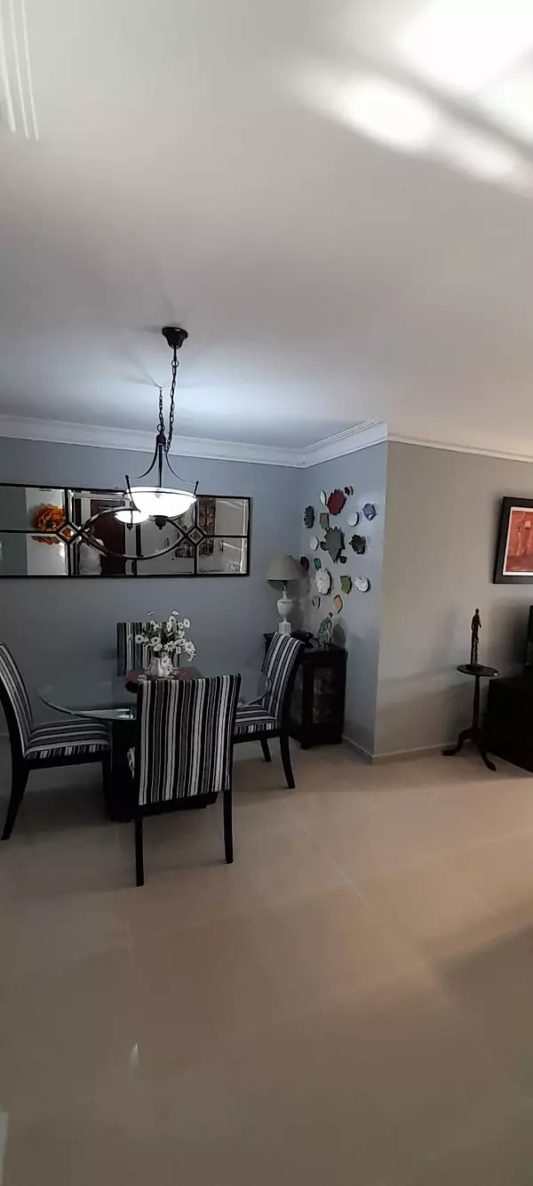 apartamentos - Apartamento 4to. Nivel con Terraza en Los Prados 8