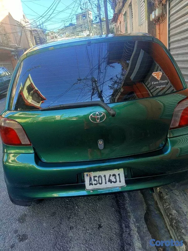 carros - Toyota Vitz 2002 – Económico y confiable 2