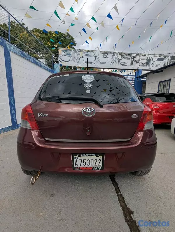 carros - TOYOTA VITZ 2011 12