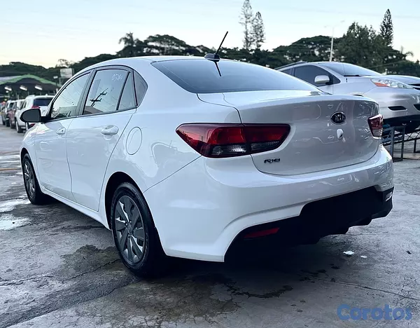 carros - kia Rio 2020 5