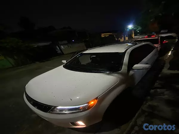 jeepetas y camionetas - KIA SORENTO 2015 blanca 
 9