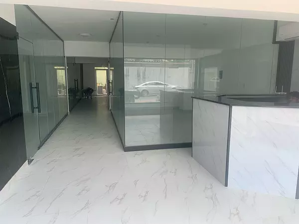 oficinas y locales comerciales - Local  en ensanche la Fe  4