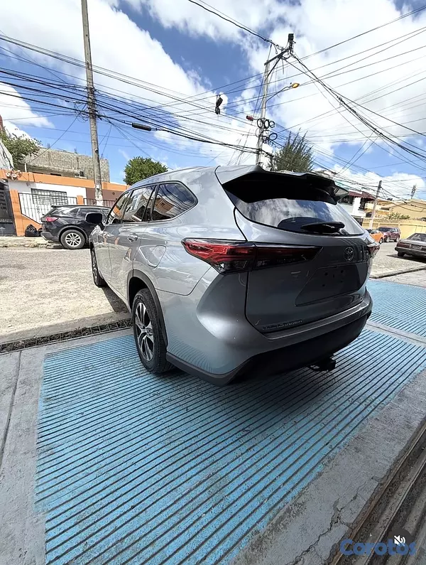 jeepetas y camionetas - Toyota Highlander XLE 2020 4