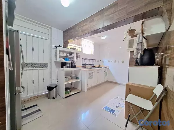 casas - Casa de 5 habitaciones 8 baños en venta en Colinas 4