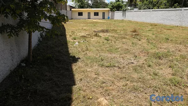 solares y terrenos - TERRENO COMERCIAL 700 MT CON OFICINA 7