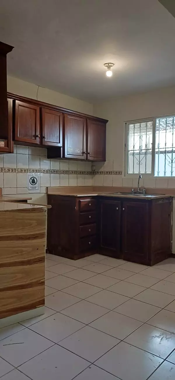 casas - Alquilo casa tipo oficina! En  los Restauradores 2