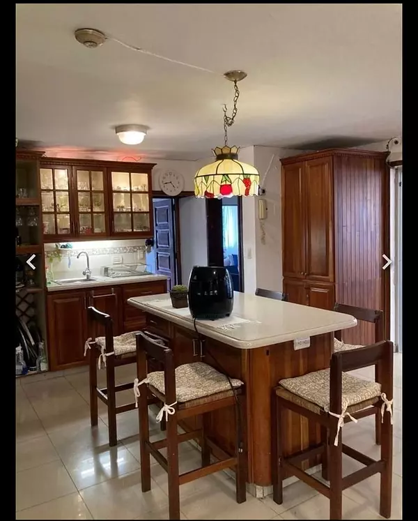 apartamentos - Casa en Venta Piantini

Casa de 2 niveles en Piantini con 405 metros de terreno  5