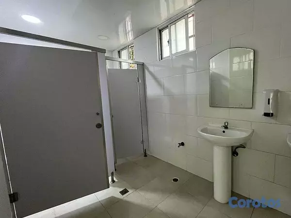 oficinas y locales comerciales - Local comercial en alquiler en naco 8