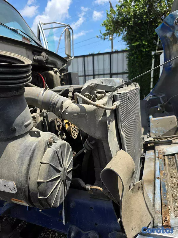 camiones y vehiculos pesados - Camión Cisterna de GLP Sterling M7500 en Venta 2