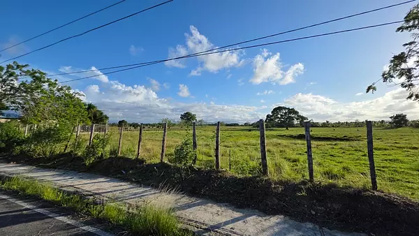 solares y terrenos - finca de 500 tareas en nagua  7