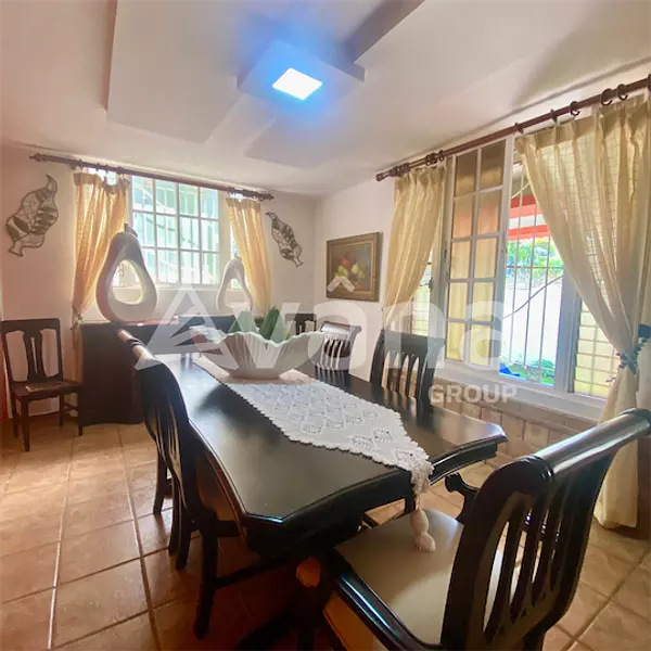casas - Espaciosa casa de venta en Las Dianas  4