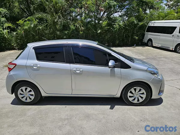 carros - Toyota vitz 2020 3