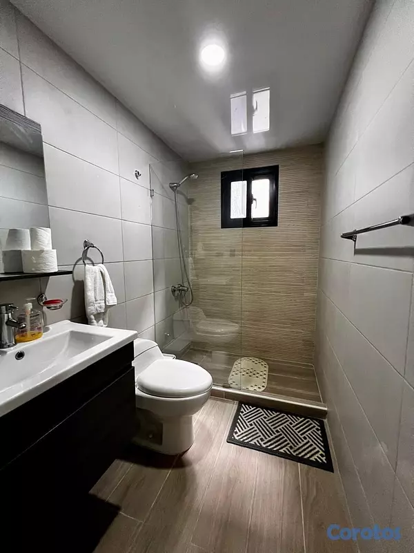 apartamentos - Apartamento 2do Nivel en Ave. Hispanoamericana  5