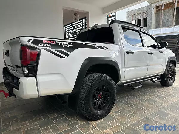 jeepetas y camionetas - SE VENDE TOYOTA TACOMA TRD FUR 2019 EN SANTIAGO DE LOS CABALLEROS  11