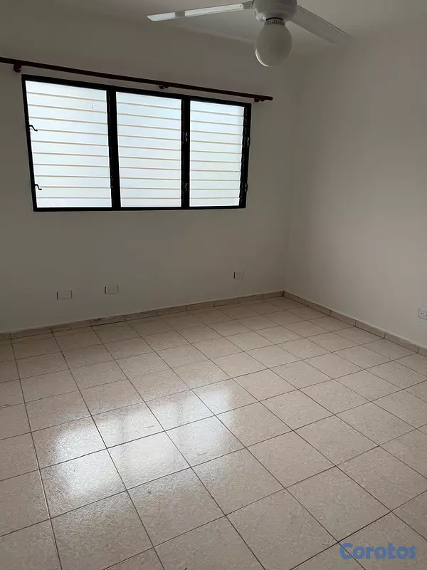 apartamentos - Apartamento en de 3 hab en el millón en 2do nivel. 2