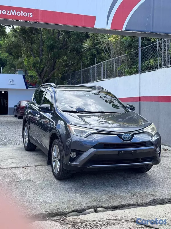 jeepetas y camionetas - Toyota RAV4 2017 hybrid limited 
(73,000 Millas). 2