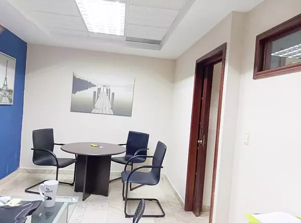 oficinas y locales comerciales - Local céntrico en los Prados 6
