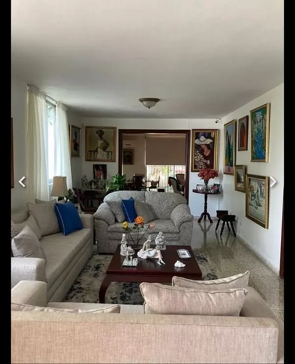 apartamentos - Casa en Venta Piantini

Casa de 2 niveles en Piantini con 405 metros de terreno  2