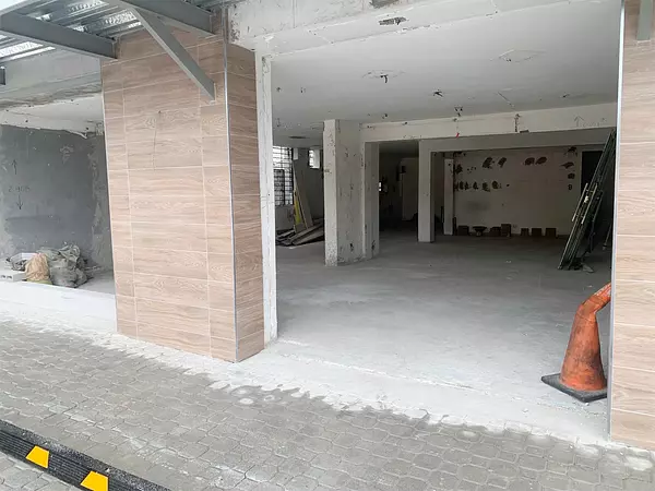 oficinas y locales comerciales - Local amplio en Naco 7