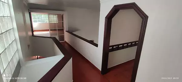 casas - Vendo casa en El Pedregal, Av. Independencia  4