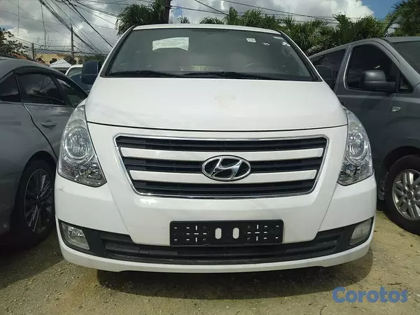jeepetas y camionetas - HYUNDAI GRAND STAREX 2017 BLANCA 2
