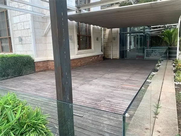 oficinas y locales comerciales - Amplio local esquinero 4