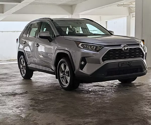jeepetas y camionetas - Toyota rav4 2020 xle clean carfax  3