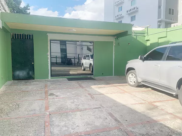 oficinas y locales comerciales - Local comercial en Evaristo morales  2