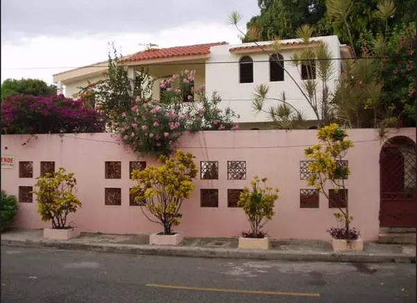 casas - Casa en venta de dos niveles en COSTA VERDE 8