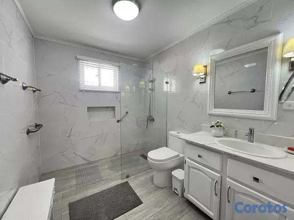 apartamentos - Alquiler amueblado de amplio apartamento clásico en La Esperilla 4