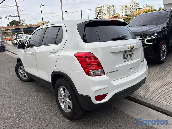 jeepetas y camionetas - CHEVROLET TRAX LT 2017 COMO NUEVA 5