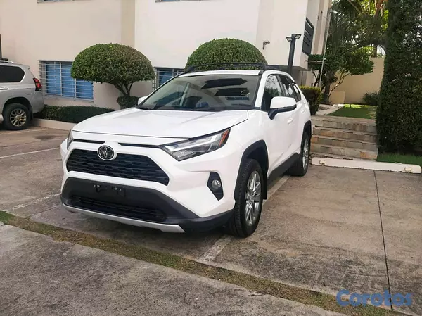 jeepetas y camionetas - Toyota rav4 2023 xle clean  13