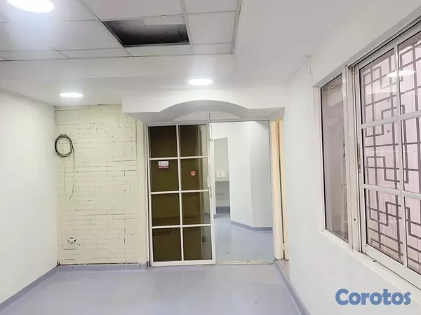 oficinas y locales comerciales - Local en Primer nivel  4