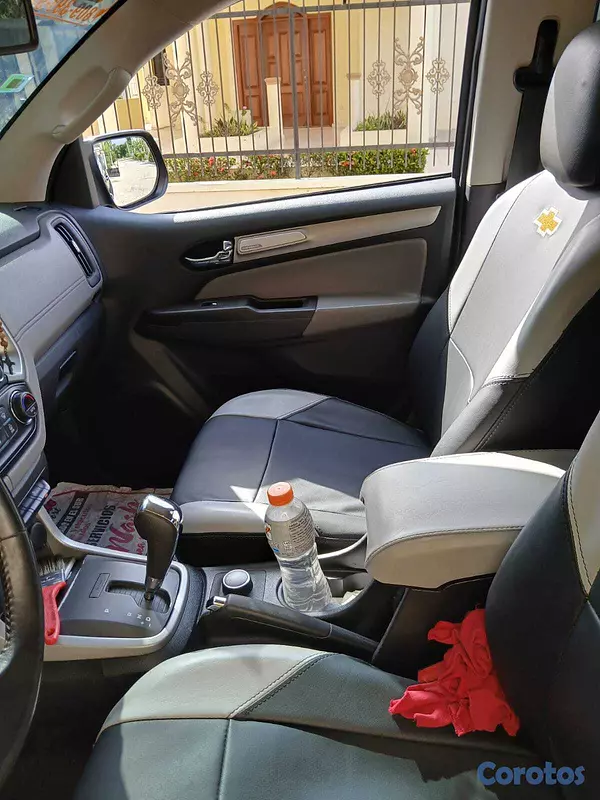 jeepetas y camionetas - Venta de Chebrolet colorodo z71 (2020) 4